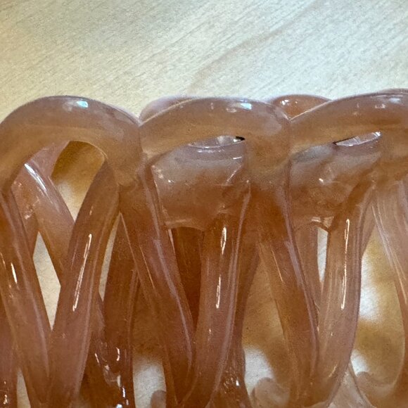 Claw Hair Clip, Medium, Hinged Closure, Caramel Tan - Picture 6 of 10